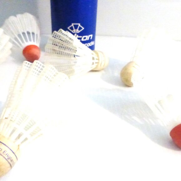 SPRT1 - 8 Vintage Carlton BADMINTON BIRDIES Nylon Shuttlecocks Racquet BBQ - Picture 2 of 6